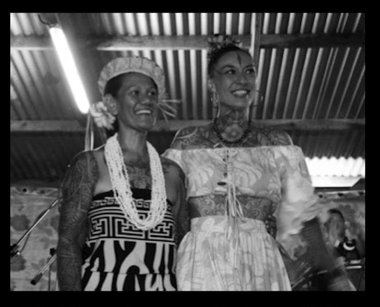 Brenda et Estelle — Les vahine Tatau